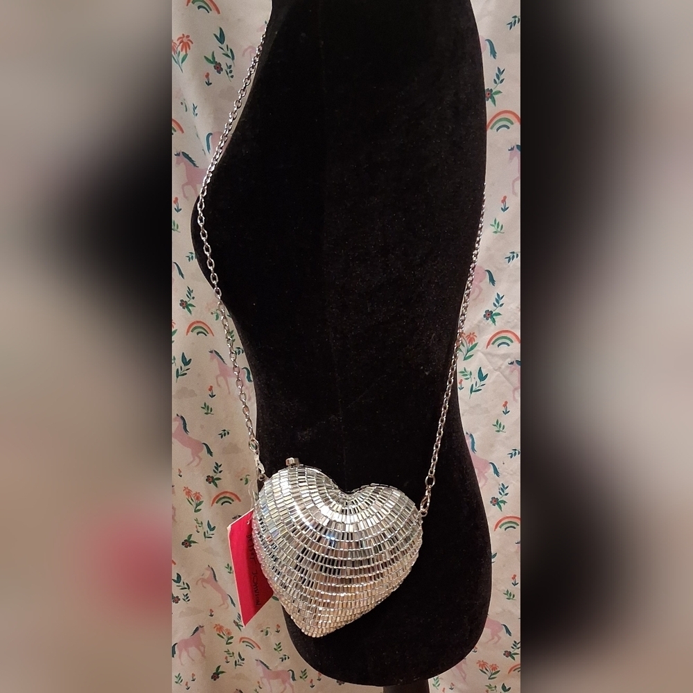 NWT Betsy Johnson Stole My Heart Silver Mirror Formal Crossbody Clutch Purse Bag - Picture 2 of 12